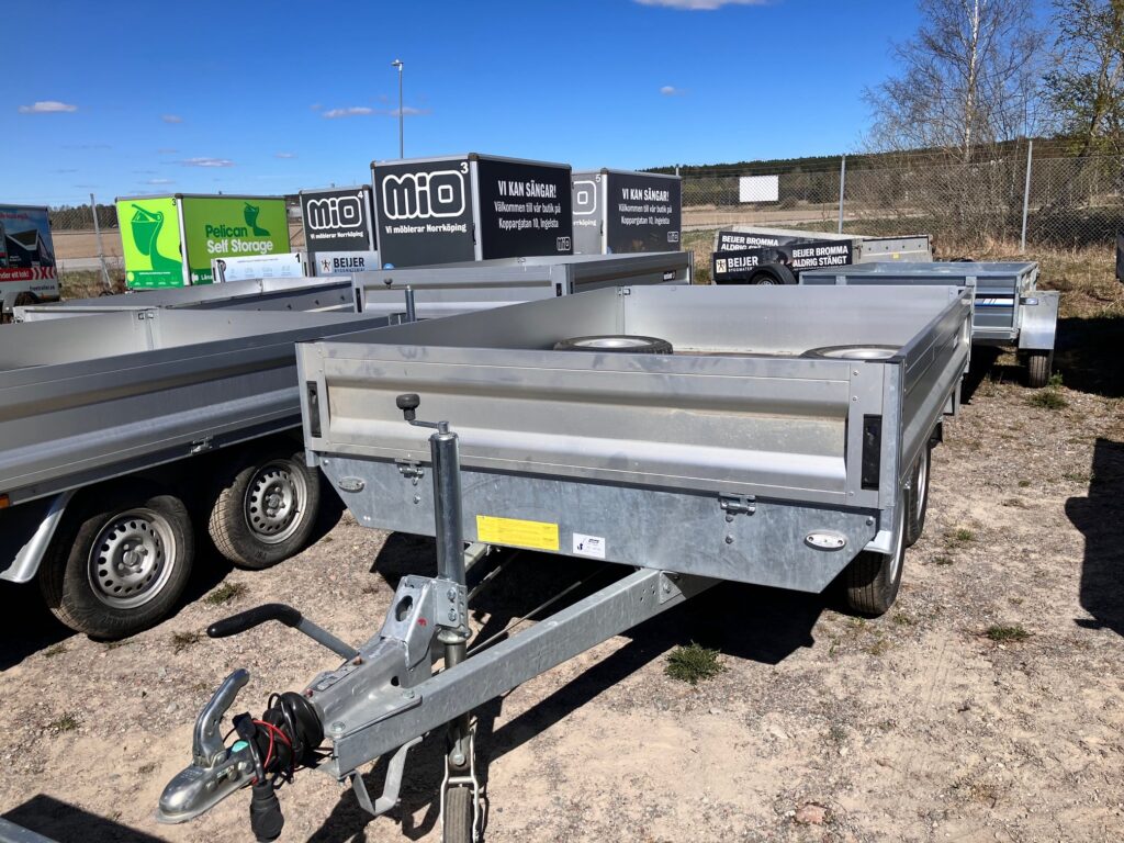 Begagnat 2-axlat flaksläp KXK90M, V-hjul