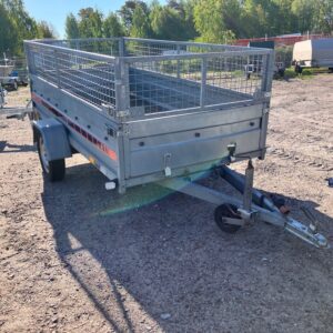 Begagnad obromsad flakvagn med grindar 2018 LMS931