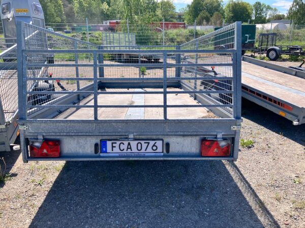 Begagnad flakvagn med grindar 2017 FCA076