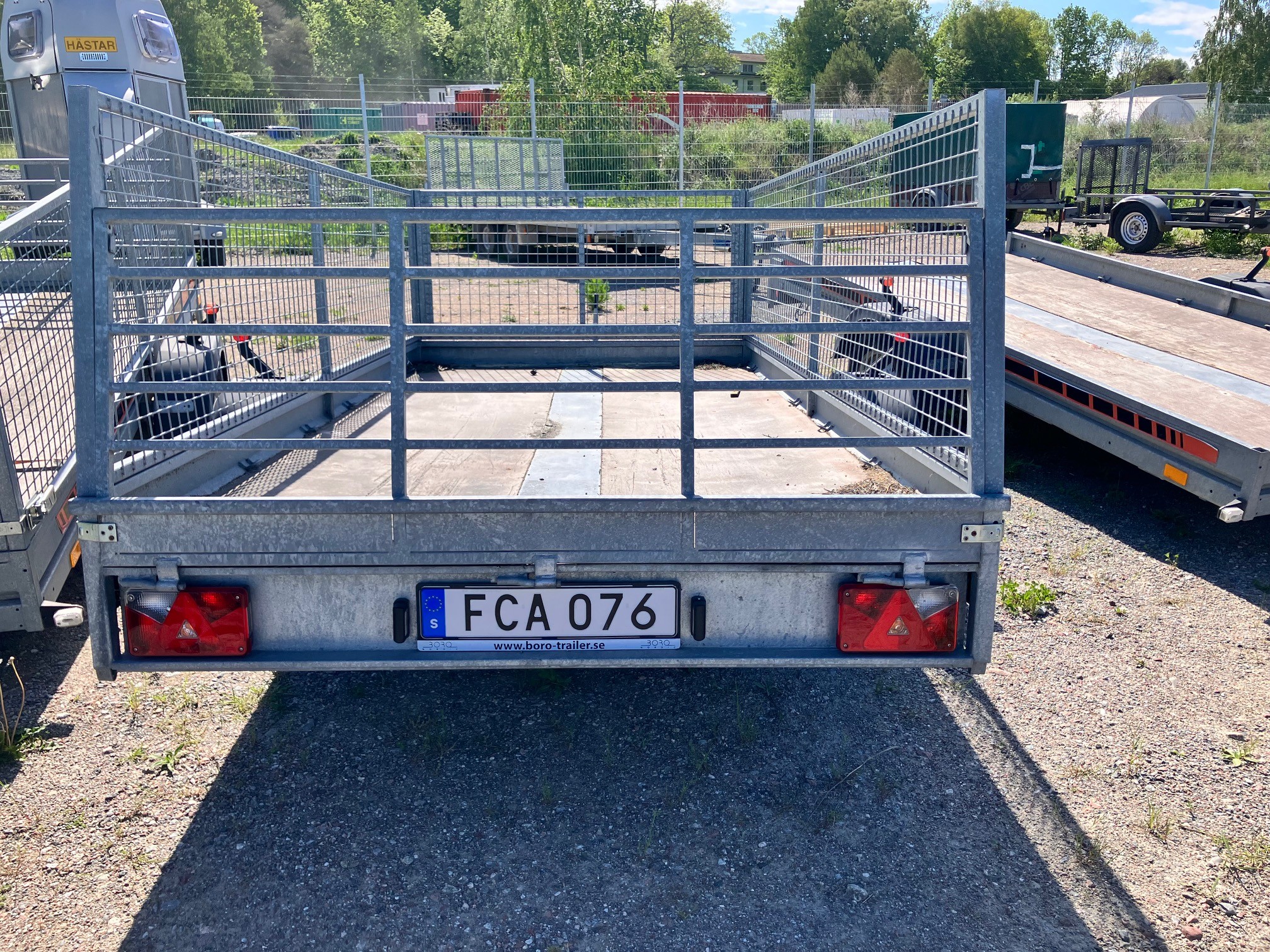 Begagnad flakvagn med grindar 2017 FCA076 - Bild 2